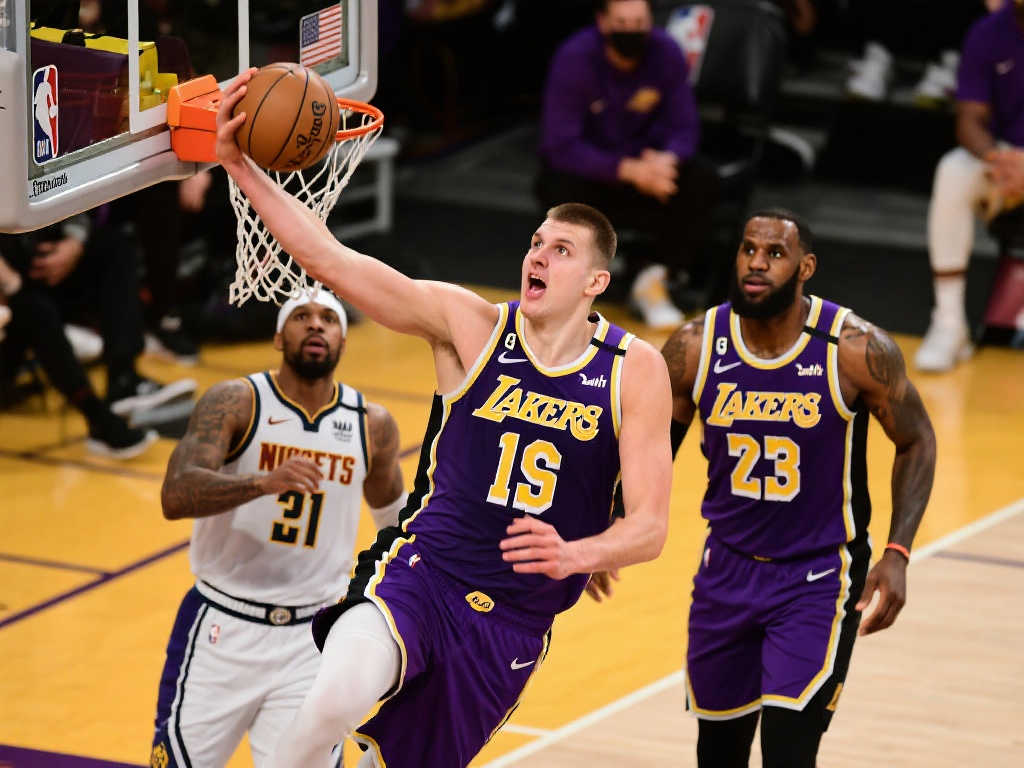 湖人内线升级!佩林卡签下16+10强力中锋,首发阵容添猛将 湖人内线升级!佩林卡签下16+10强力中锋,首发阵容添猛将